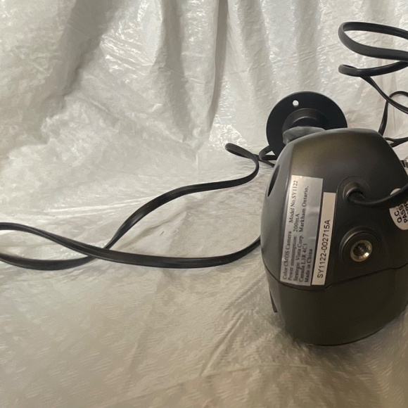 SYLVANIA weatherproof COLOR SECURITY CAMERA NEW INSIDE /OUTSIDE - Picture 7 of 13